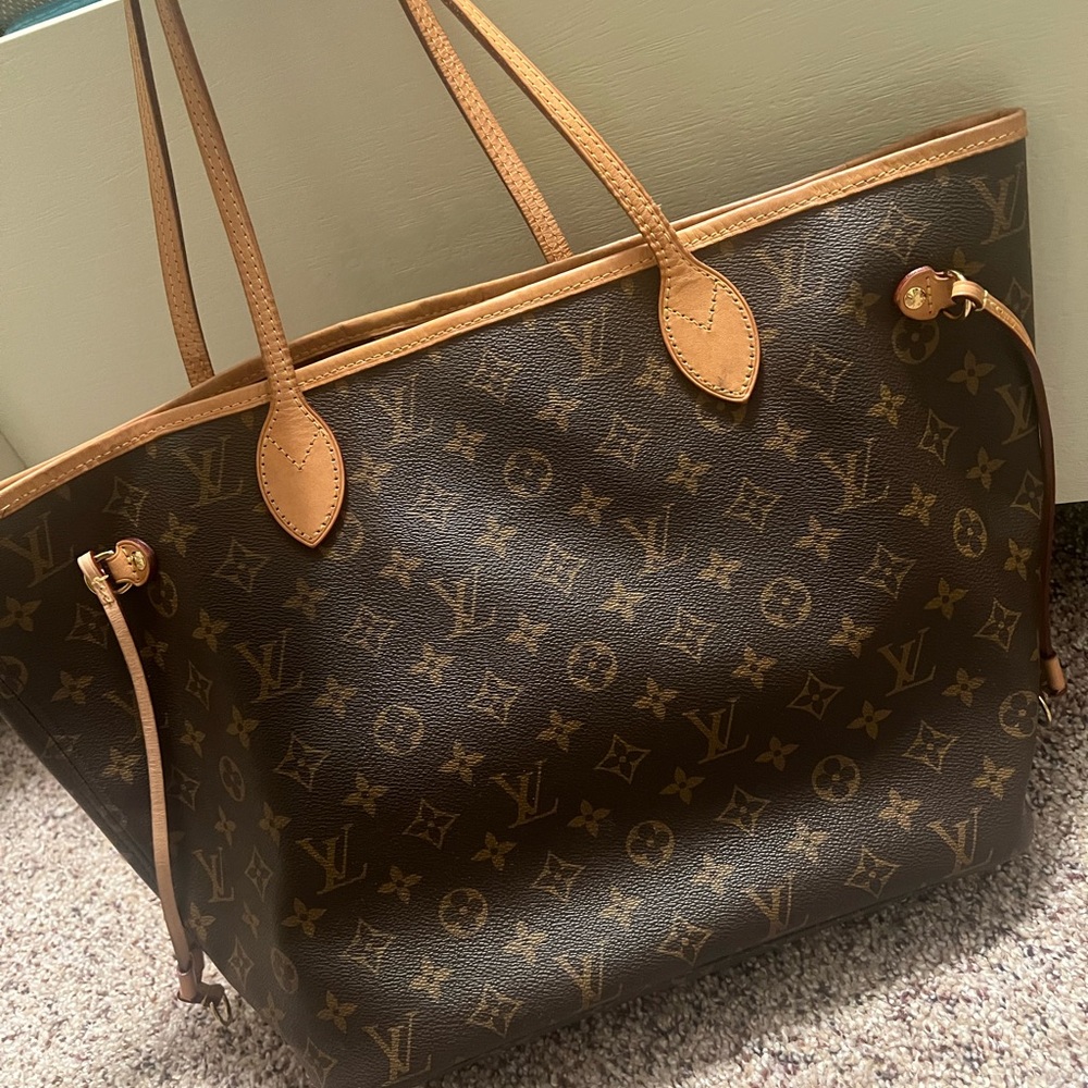 Authentic Louis Vuitton like new